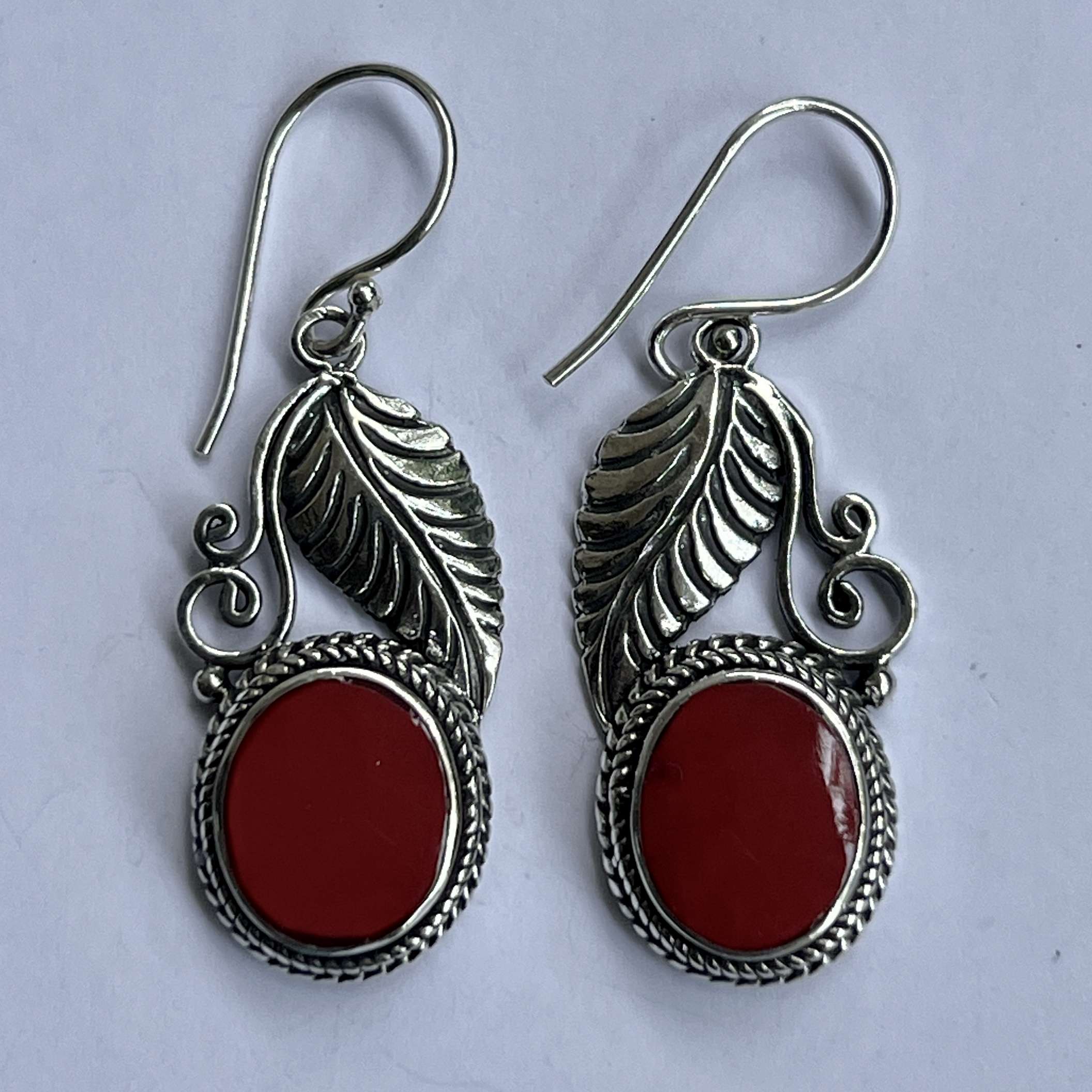(HANDMADE 925 BALI STERLING SILVER FILIGREE EARRINGS WITH CORAL)